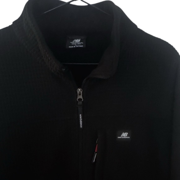 New Balance Men's Fleece Full Zip Jacket Zip Media Pocket Solid Black Size L - Picture 2 of 6